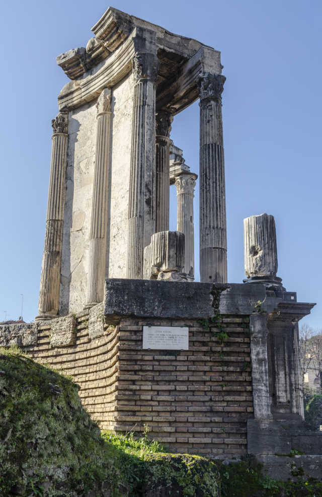 82 - Italia - Roma - Foro Romano - templo de Vesta